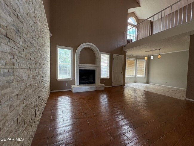Building Photo - 11120 Loma De Color Dr