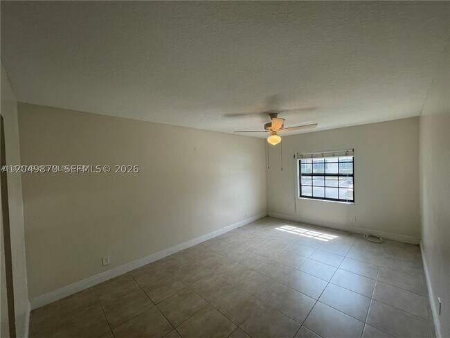 Building Photo - 110 Cypress Club Dr