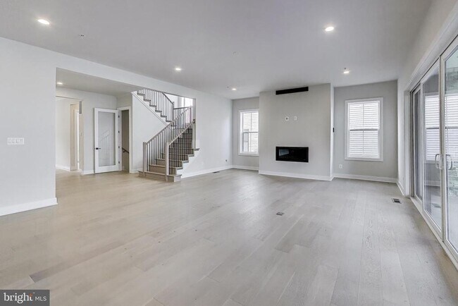 Building Photo - 6921 Renita Ln