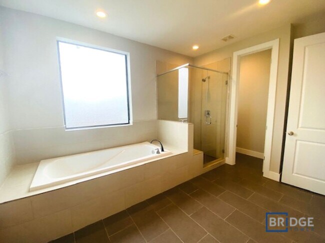 Building Photo - 2202 Arabelle St