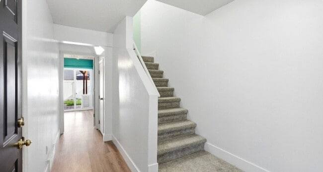 Building Photo - 367 E 525 S