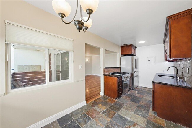 Building Photo - 11719 Mayfield Ave