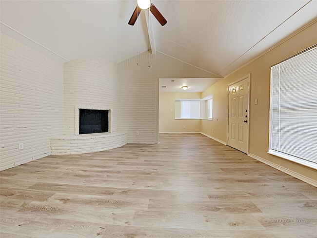 Building Photo - 6511 Grey Oaks Dr