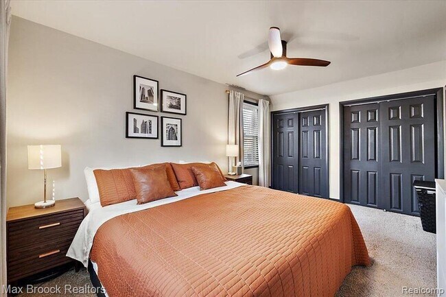 Building Photo - 3207 N Altadena Ave