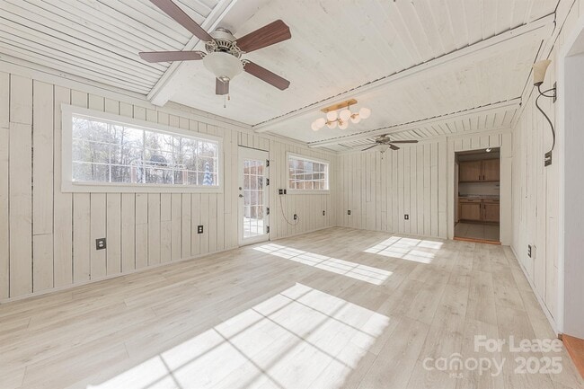 Building Photo - 110 Mendover Dr