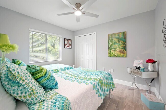 Building Photo - 2100 Como St