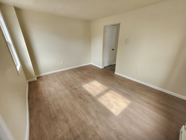 Building Photo - 383-385 Tolbert Avenue