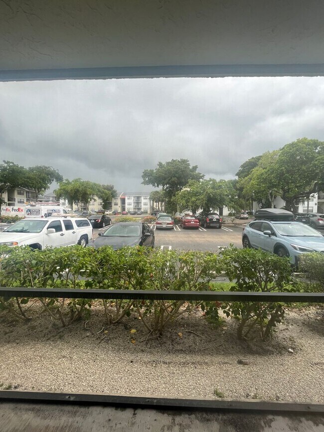 Building Photo - ONE BEDROOM ONE BATHROOM! WATERFRONT COMMU...