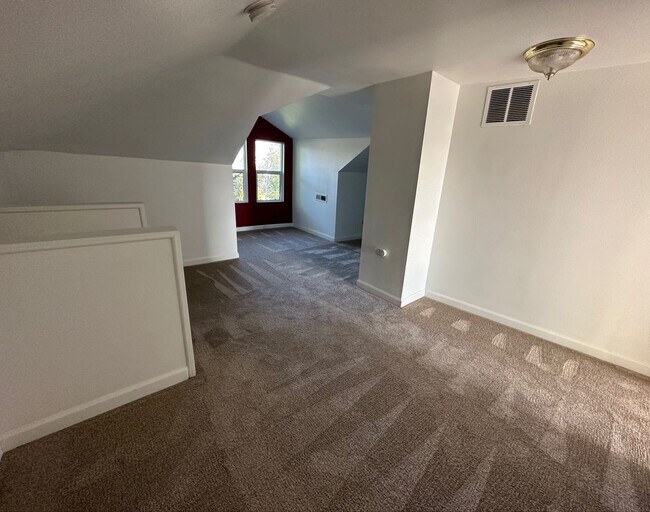 Building Photo - 2821 NE 58th Ave