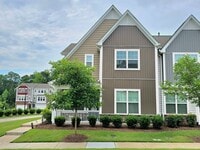 Building Photo - 3 Bedroom 2.5 Bathroom End Unit Townhome w...