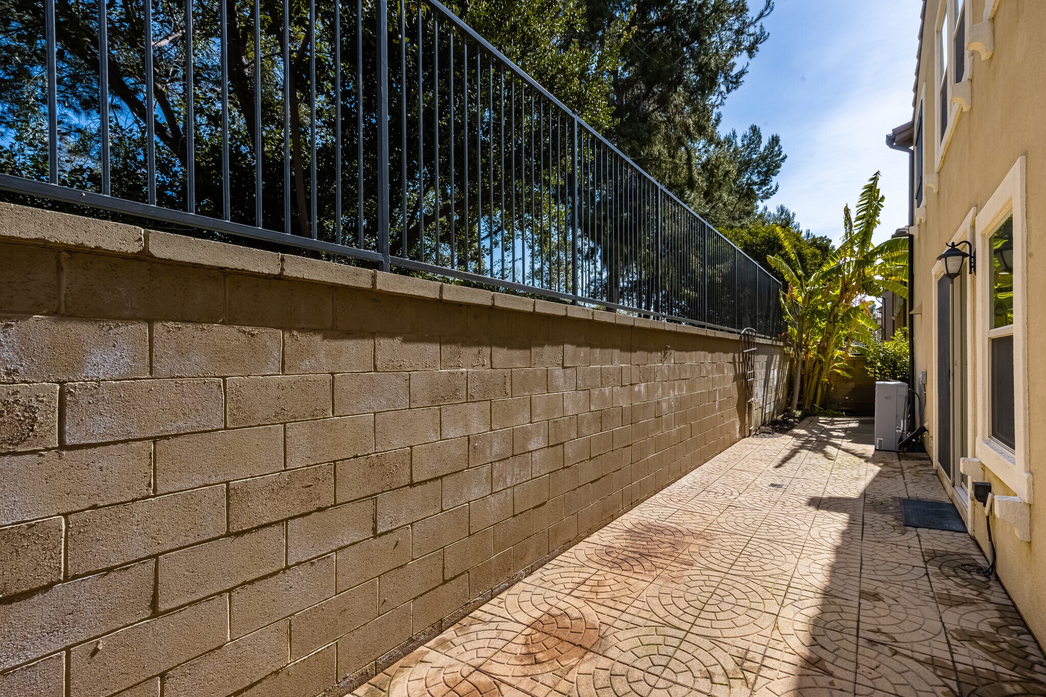 Building Photo - 89 Keepsake