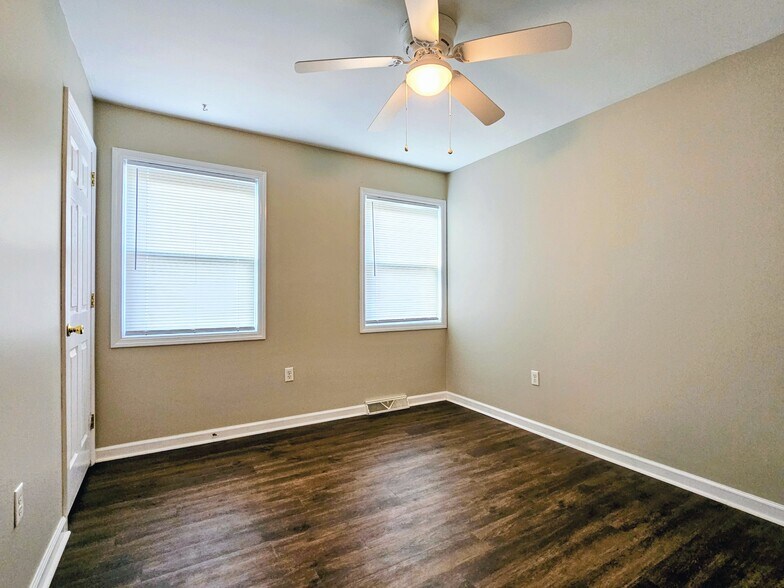 Building Photo - 131 Red Stone Cir