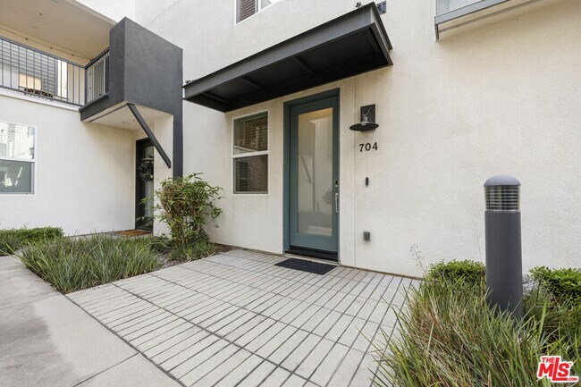 Building Photo - 9942 Artesia Blvd