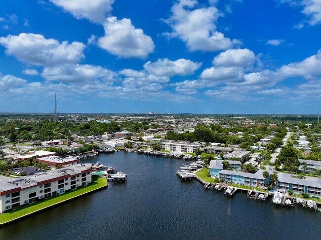 Building Photo - 312 Northlake Dr