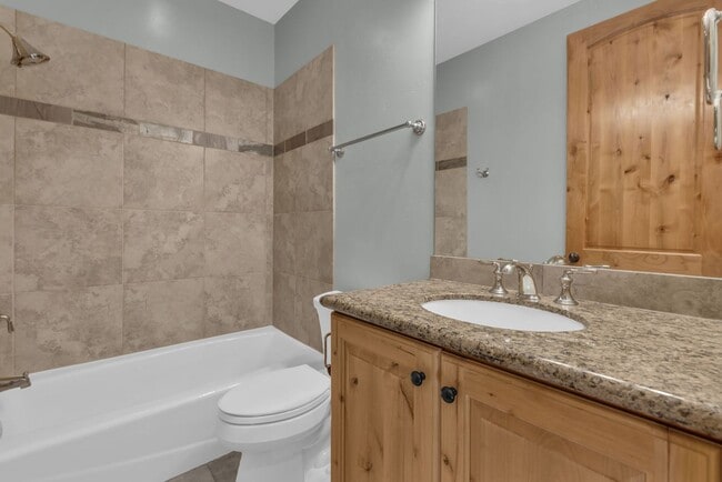 Building Photo - Canyon Links Townhome