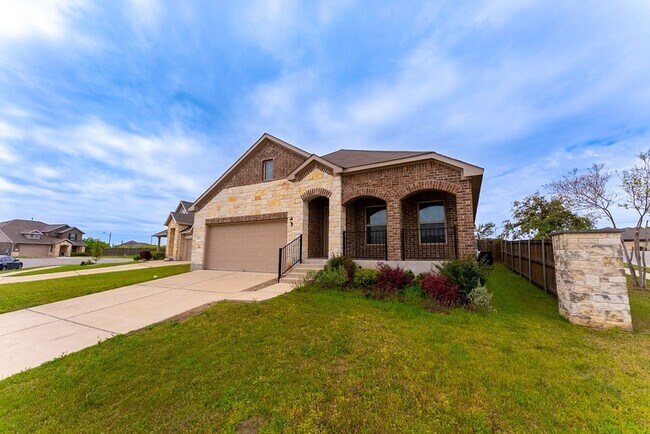 Building Photo - Beautiful Brick 3bed/2ba Home With High End Finishes & Must See Kitchen in NE Austin!