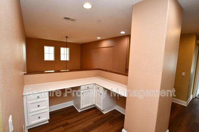 Building Photo - 621 Riviera Ct