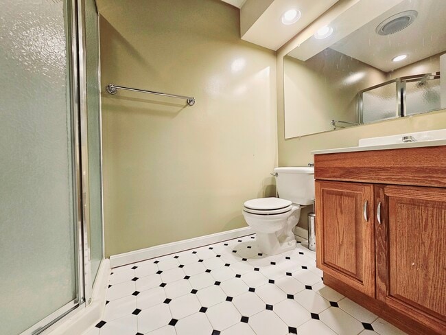 Building Photo - 435 Oakton Way