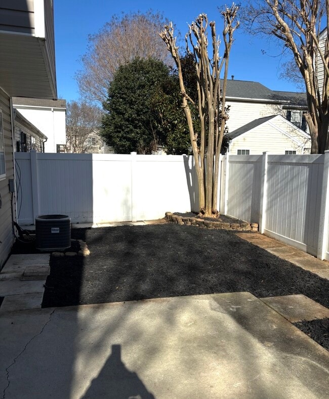 Building Photo - 9420 Meadowmont View Dr