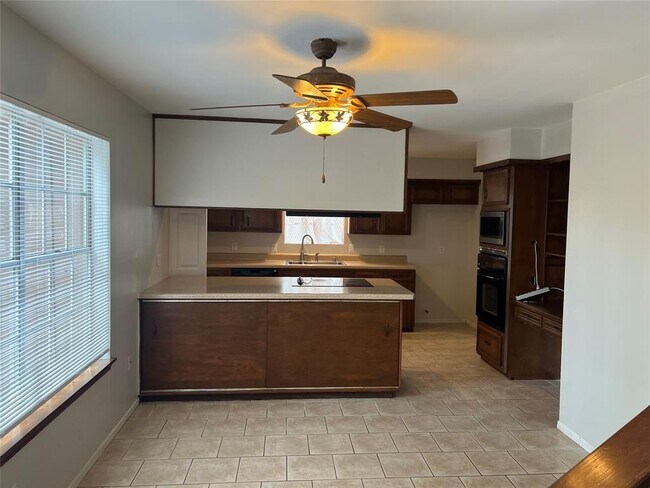 Building Photo - 214 Shenandoah Dr