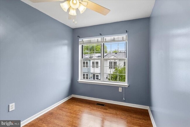 Building Photo - 2867 Shepperton Terrace