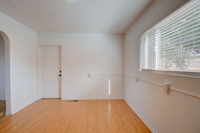 Building Photo - NE Heights 2 Bedroom 1 Bath  with garage