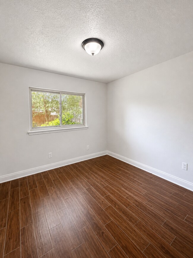 Building Photo - 1617 Crest Park Drive