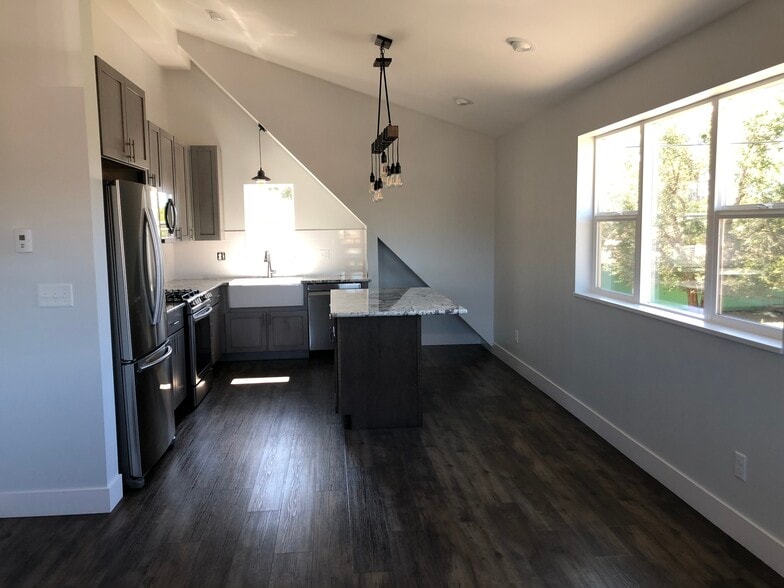 Kitchen - 702 W 1st St