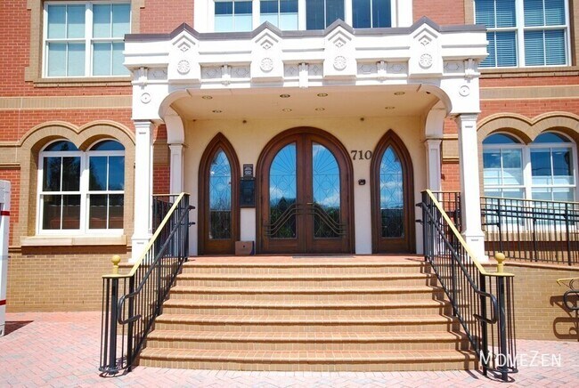 Building Photo - 710 Independence Pl