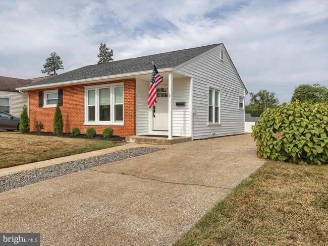 Primary Photo - 1300 Strafford Rd