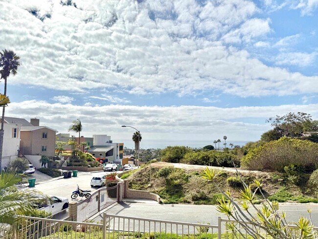 Building Photo - 1309 Kaimalino Ln