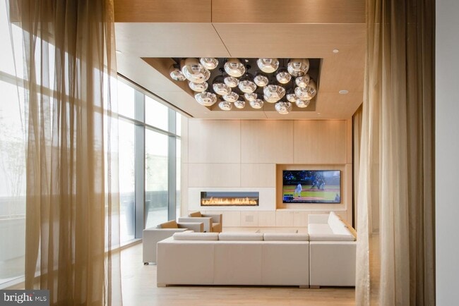Building Photo - 7902 Tysons One Pl