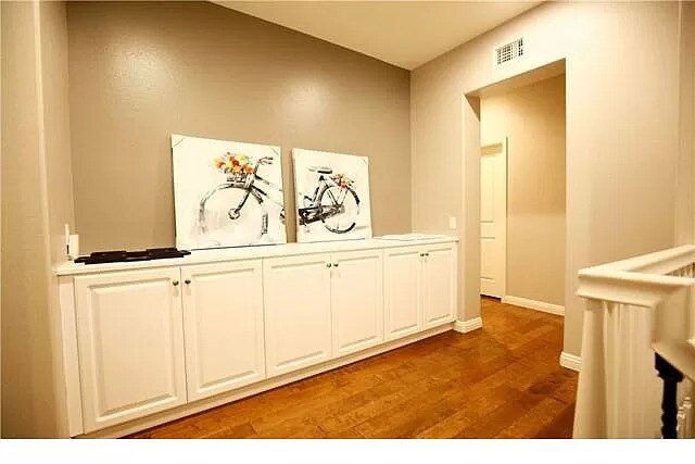 Building Photo - 15761 Crestwood Ave