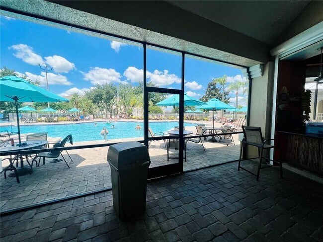 Building Photo - 2413 Silver Palm Dr