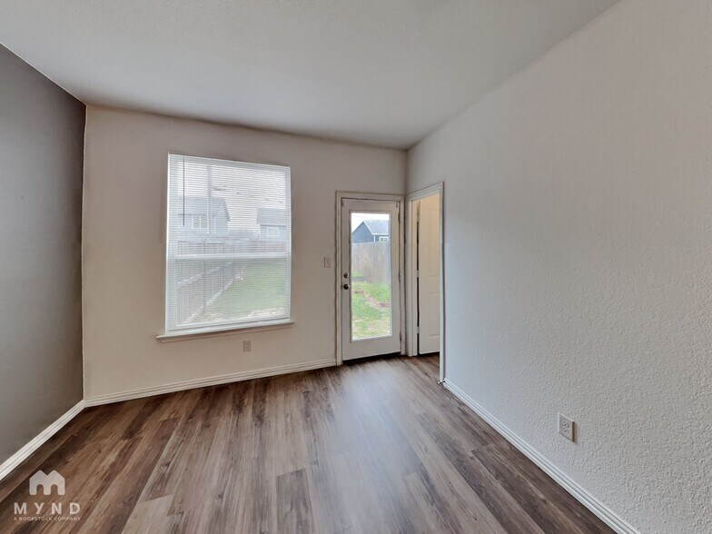 Building Photo - 3230 S Cherry Ln