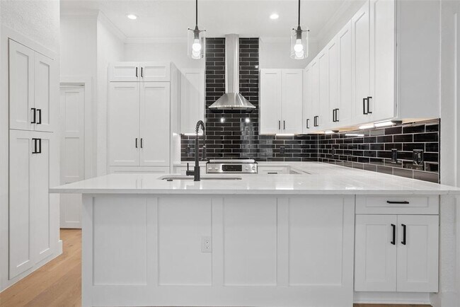 Building Photo - 4231 Westlake Dr