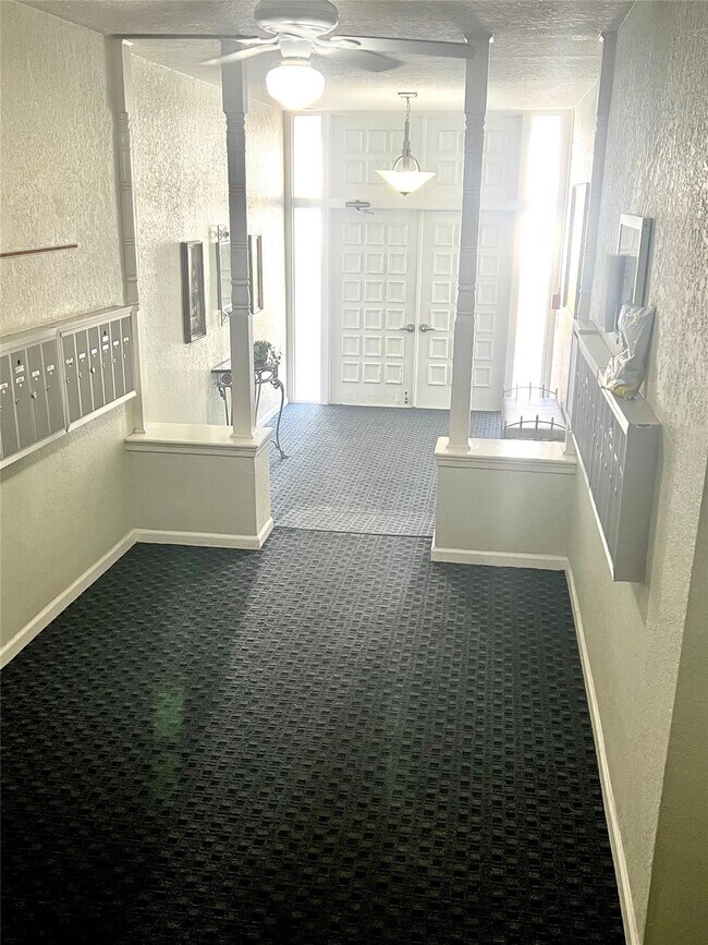 Building Photo - 2270 NE 68th St