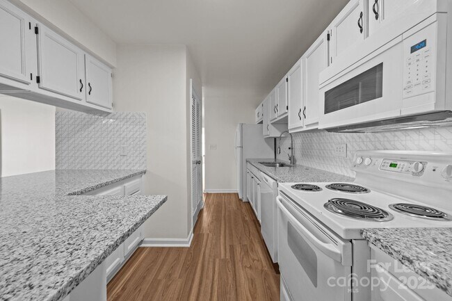 Building Photo - 6203 Rosecroft Dr