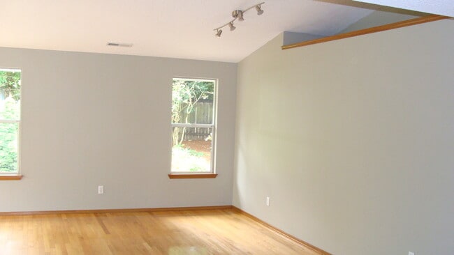 Building Photo - Charming Hazel Dell Ranch Home