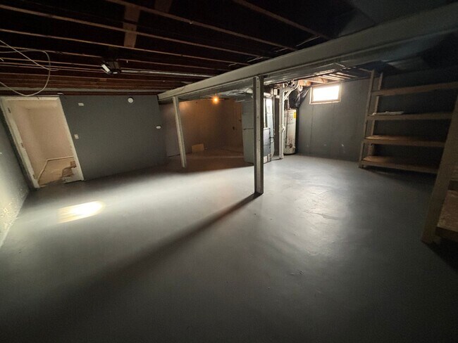 Building Photo - Charming 3 bedroom home