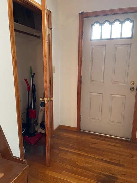 Building Photo - 229 Chapel St