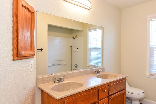 Building Photo - 485 Deer Creek Dr