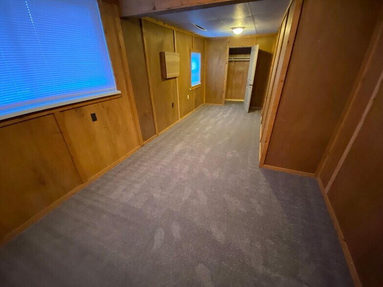 Building Photo - 210 S Hutchinson Ave