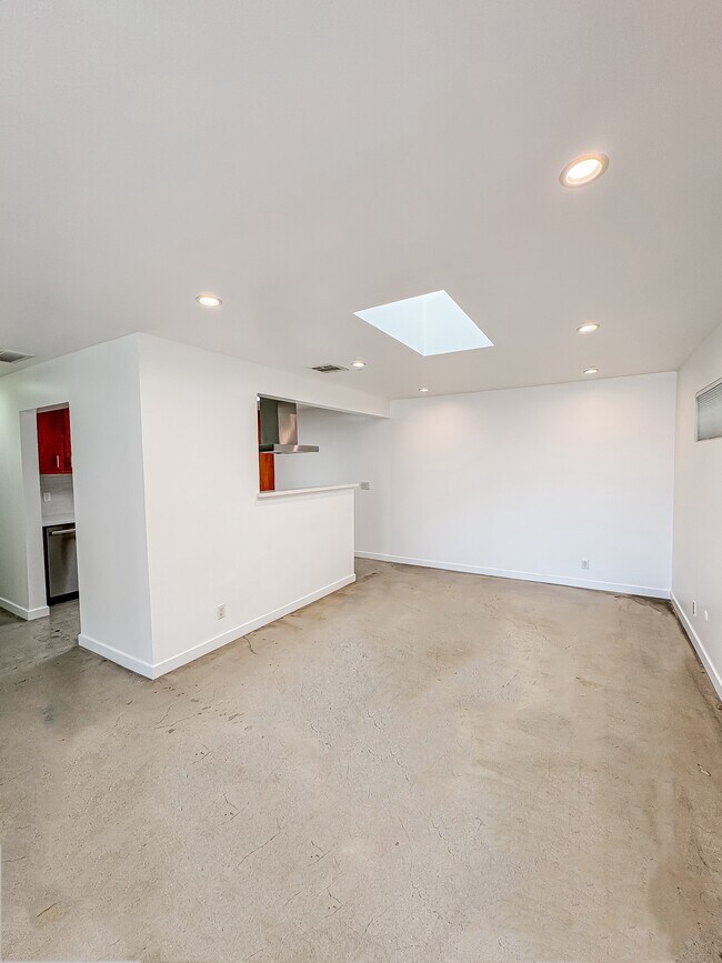 Building Photo - 3809 Floral Dr