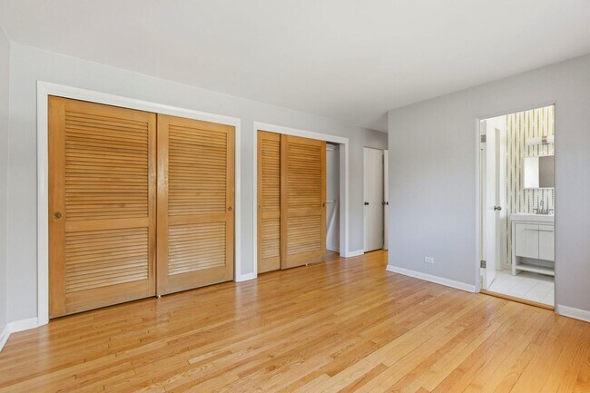 Building Photo - 556 Barton Ave