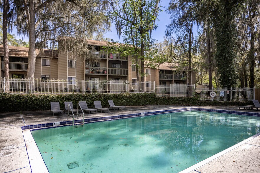 Pool - 127 SE 16th Ave