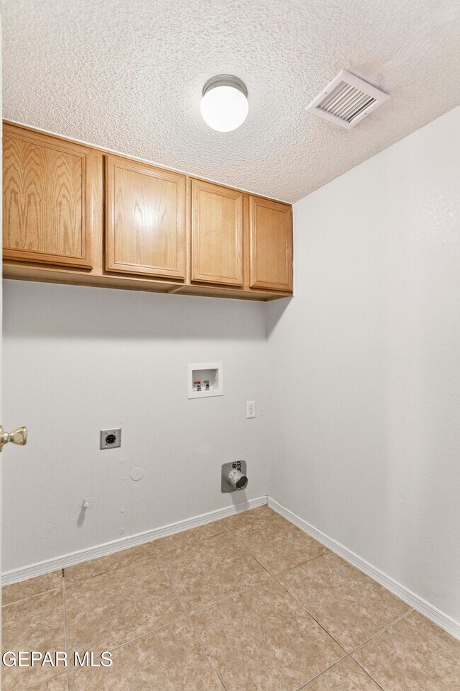 Building Photo - 10799 Walden Pond St