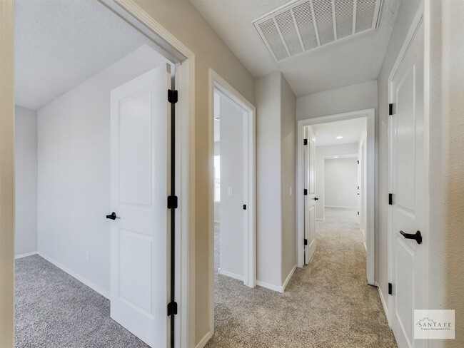 Building Photo - Pulte Townhouse Available Now!