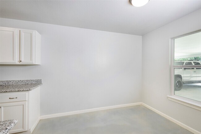Building Photo - 638 Luke St