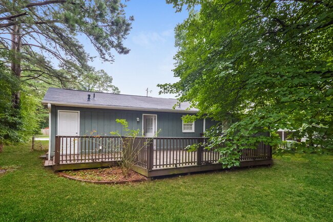 Building Photo - 583 Lakeridge Cir SE